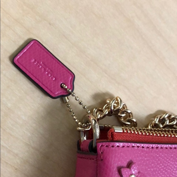 Large Wristlet 19’ Floral Appliqué Leather F65471 - Picture 11 of 11